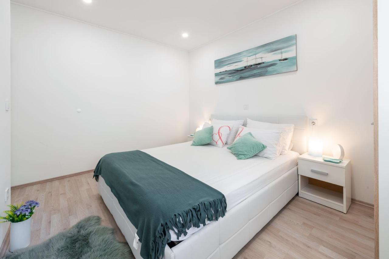 Little Stone House Apartment Buici  ภายนอก รูปภาพ