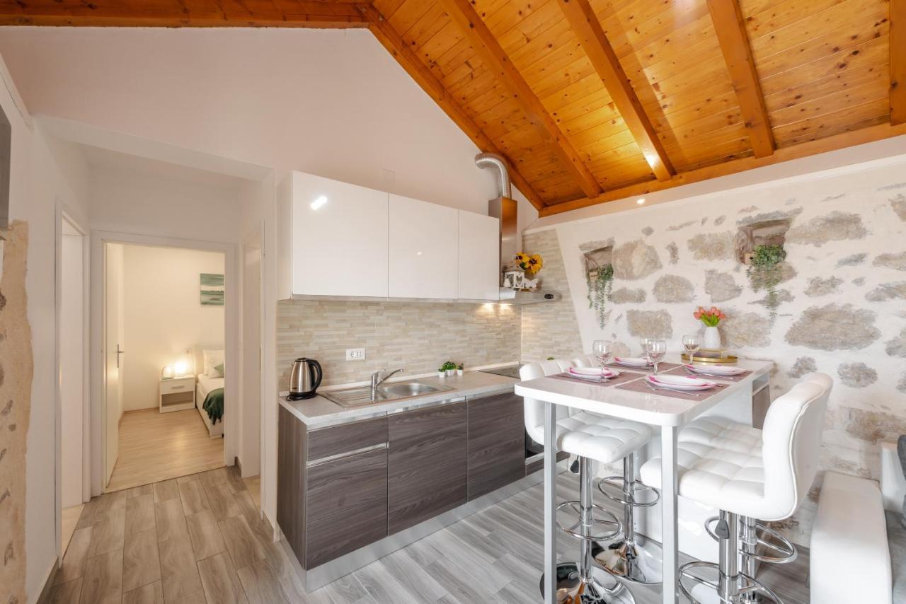 Little Stone House Apartment Buici  ภายนอก รูปภาพ