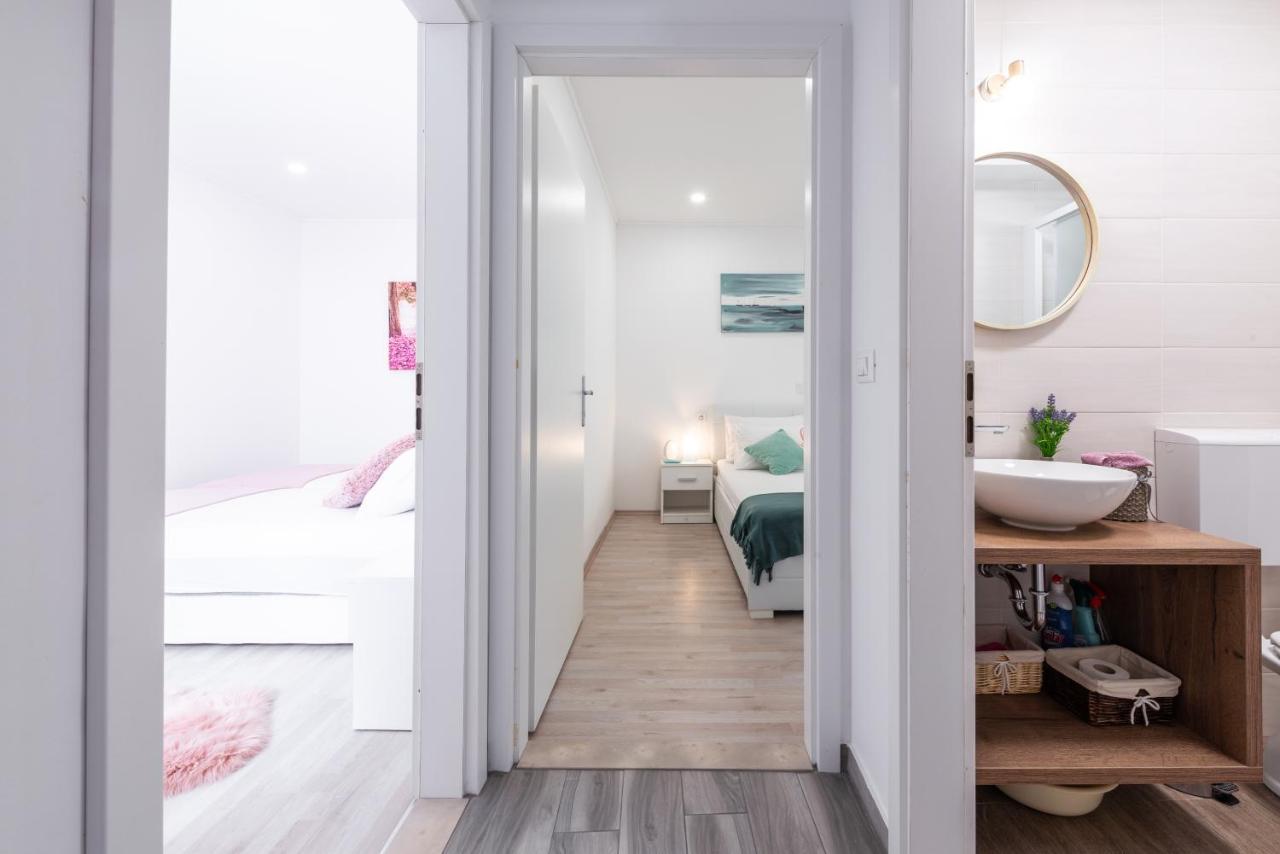 Little Stone House Apartment Buici  ภายนอก รูปภาพ