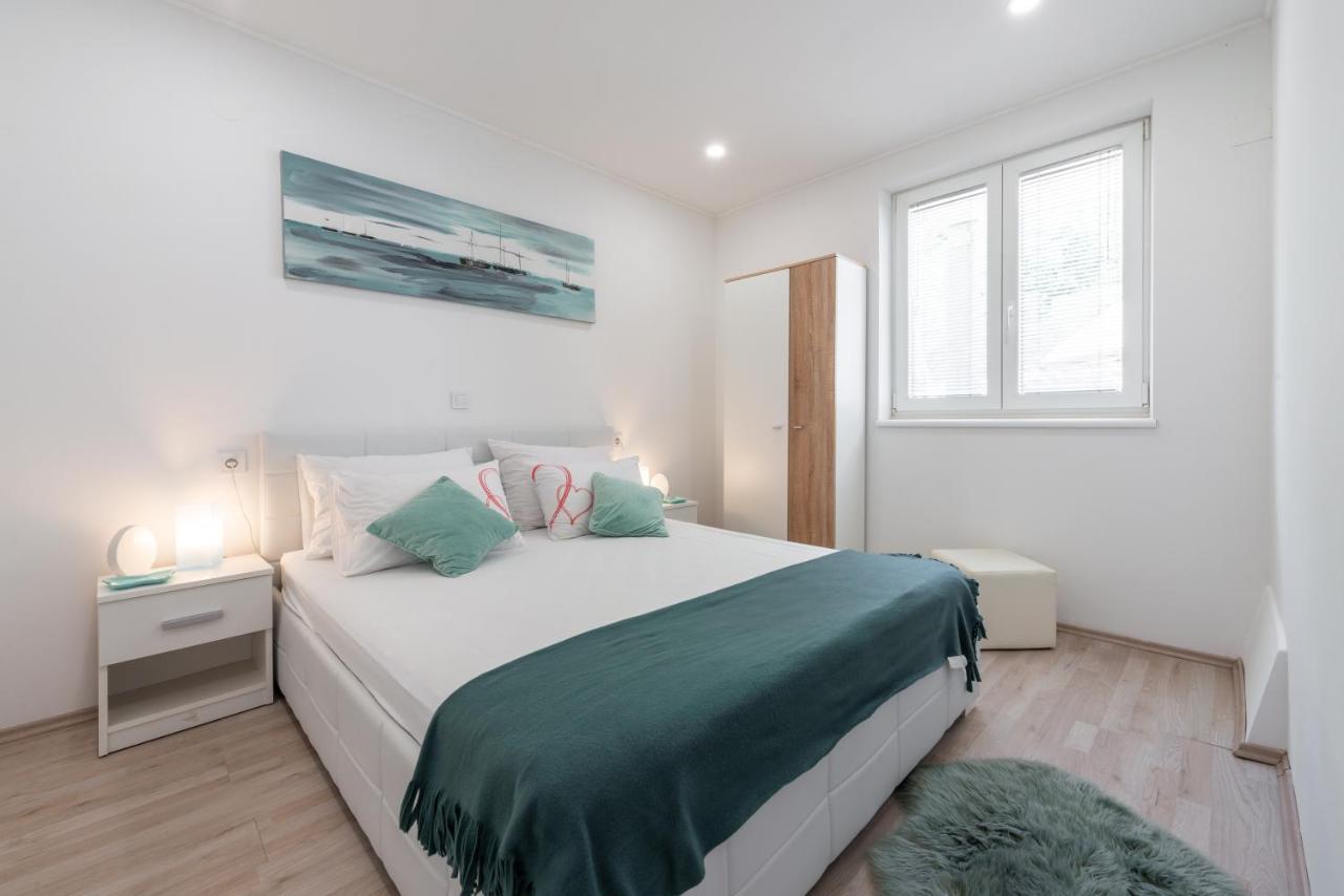 Little Stone House Apartment Buici  ภายนอก รูปภาพ