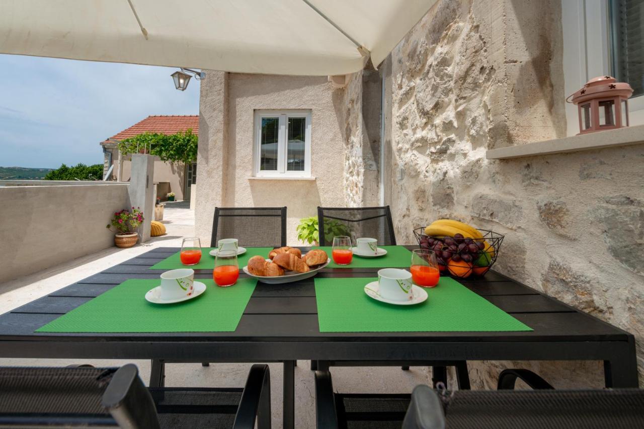 Little Stone House Apartment Buici  ภายนอก รูปภาพ