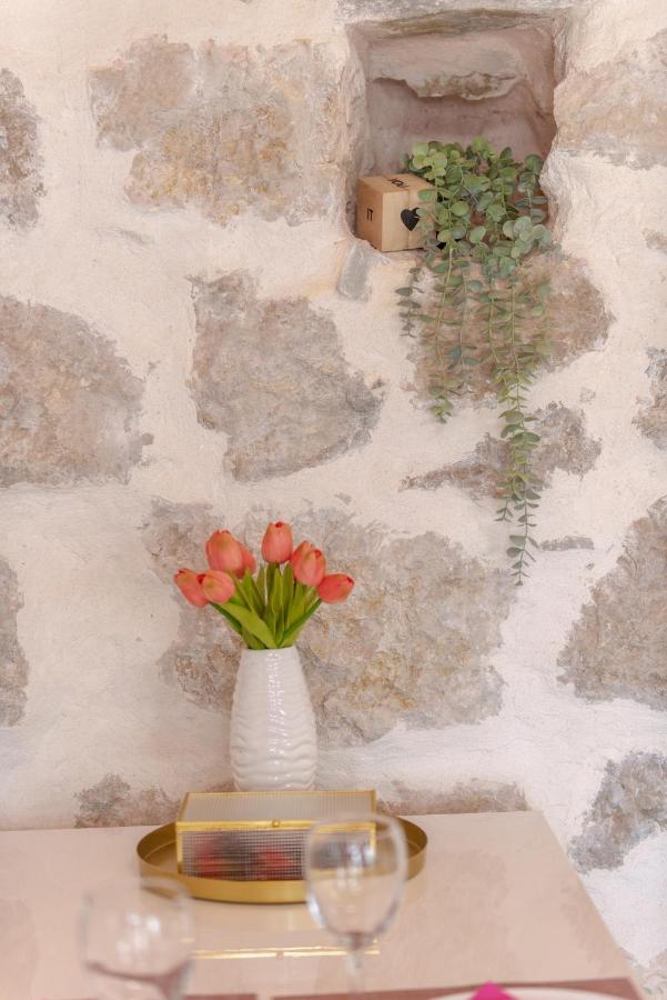 Little Stone House Apartment Buici  ภายนอก รูปภาพ