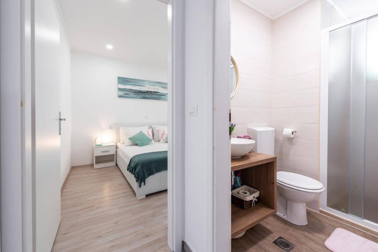 Little Stone House Apartment Buici  ภายนอก รูปภาพ