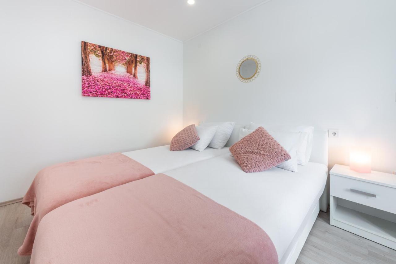 Little Stone House Apartment Buici  ภายนอก รูปภาพ