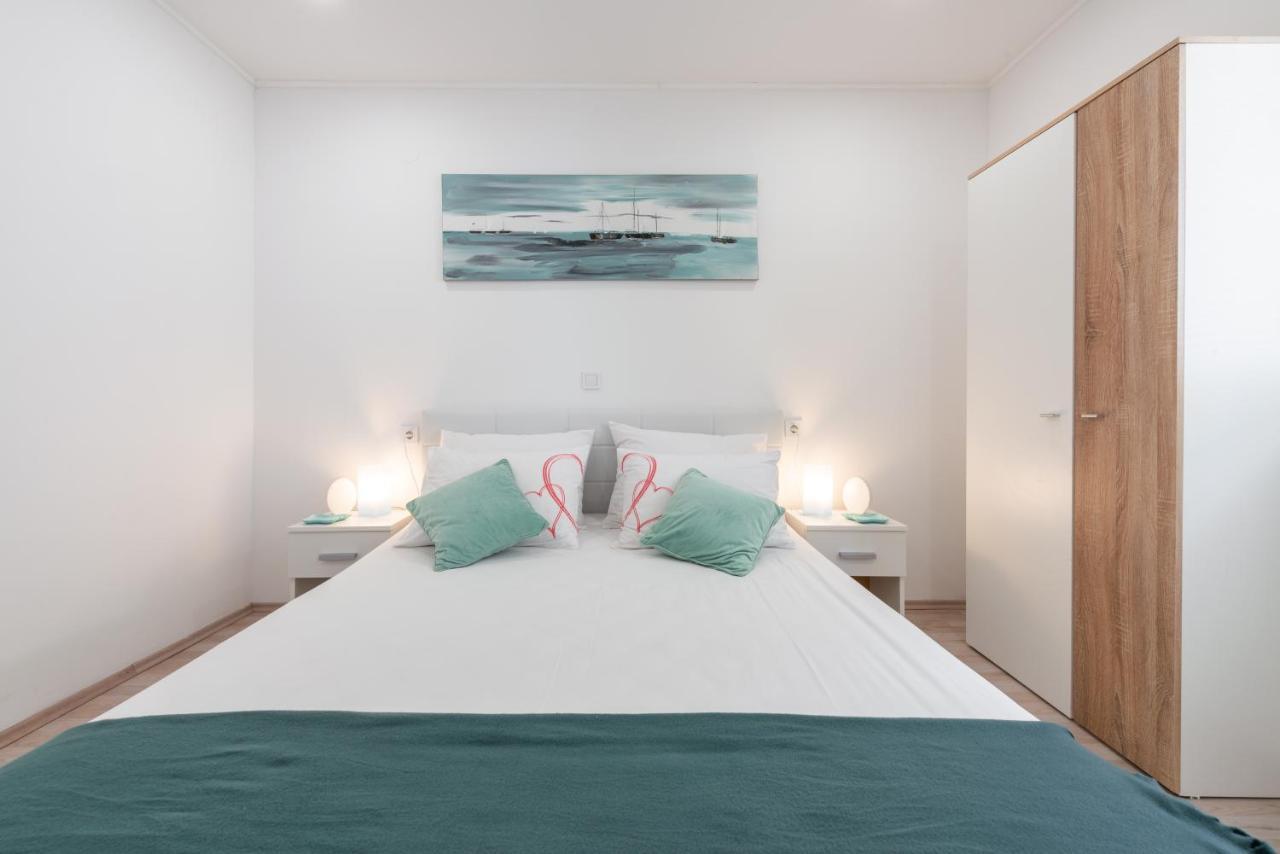 Little Stone House Apartment Buici  ภายนอก รูปภาพ