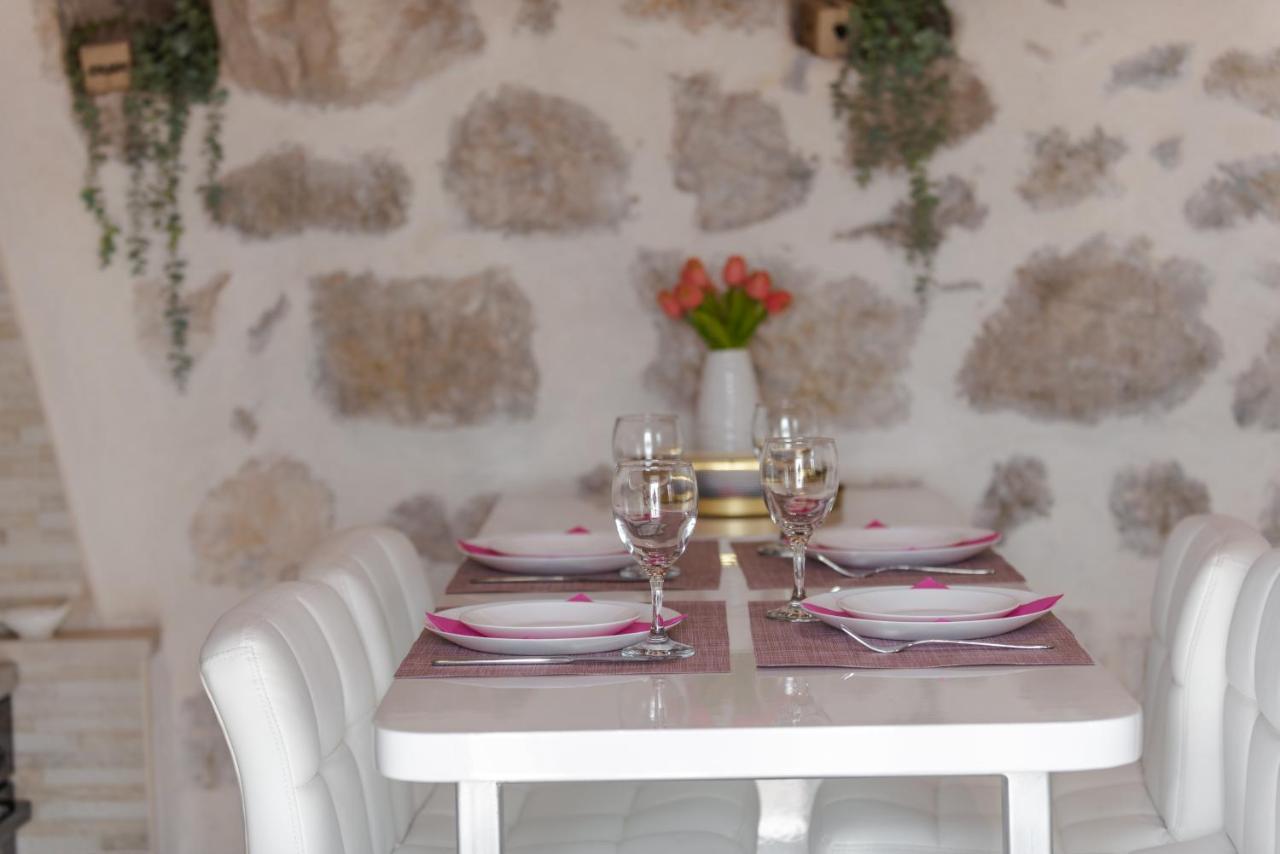 Little Stone House Apartment Buici  ภายนอก รูปภาพ