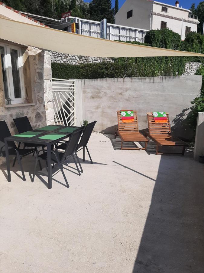 Little Stone House Apartment Buici  ภายนอก รูปภาพ
