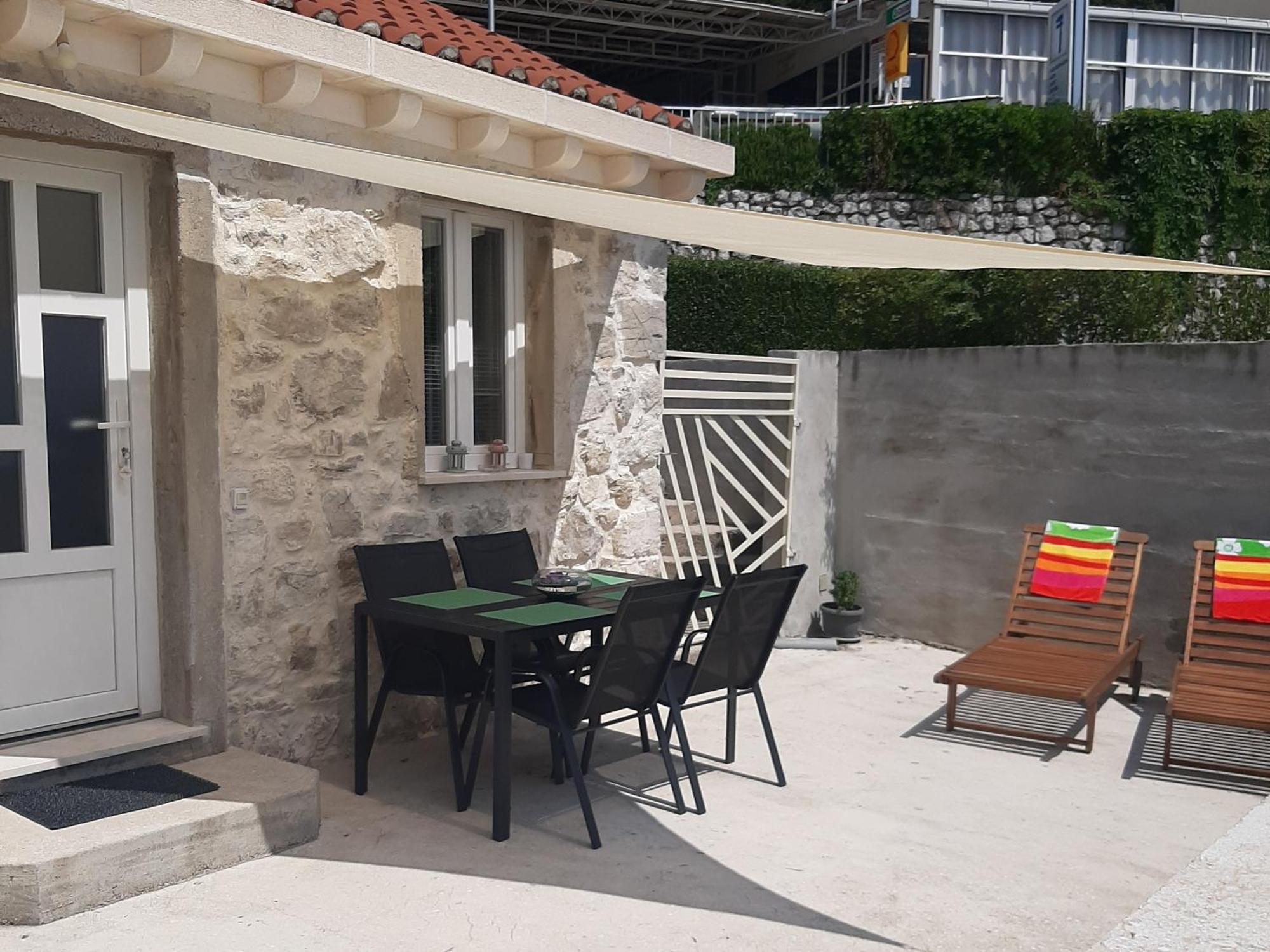 Little Stone House Apartment Buici  ภายนอก รูปภาพ